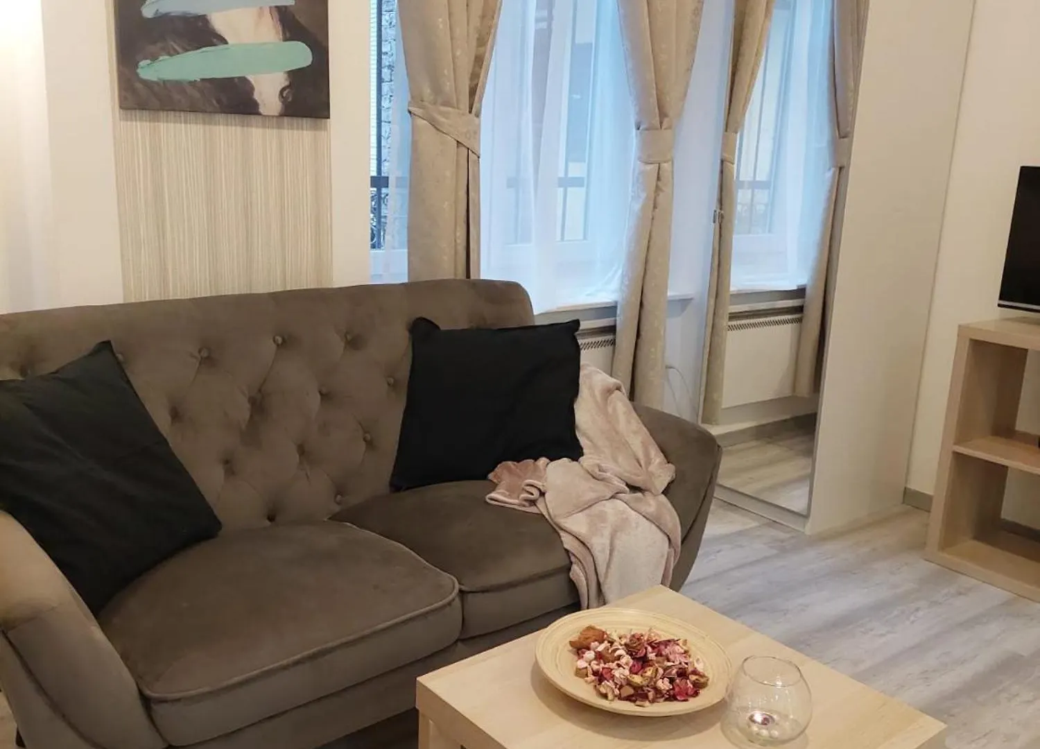 Brhomes Pearl Budapest Hungary
